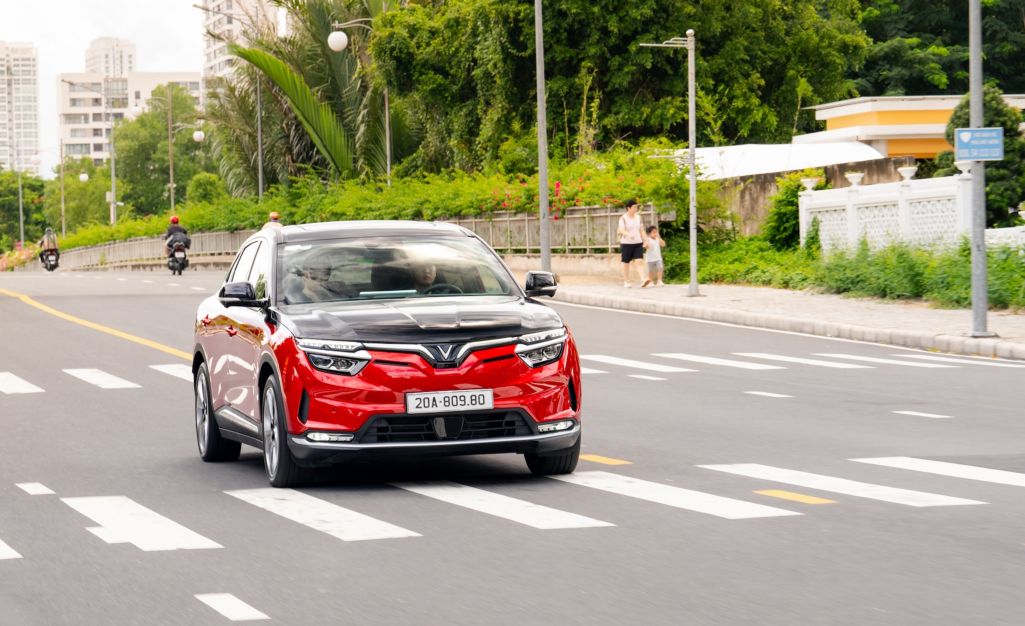 Xehay xe VF 8 011024 3 VinFast VF 8 tung giá ưu đãi “hời” chưa từng có