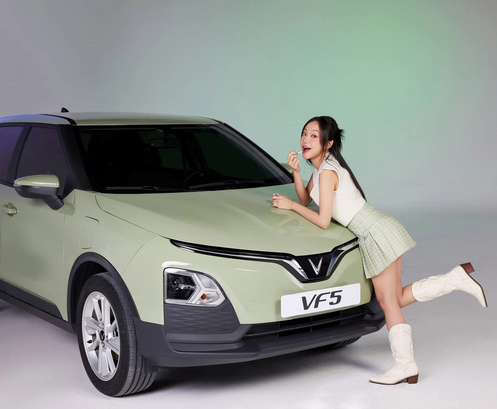 vinfast vf5 mau xanh la nhat cung nguoi mau oto vinfastsaigon.com e1719983543816 Vinfast VF5